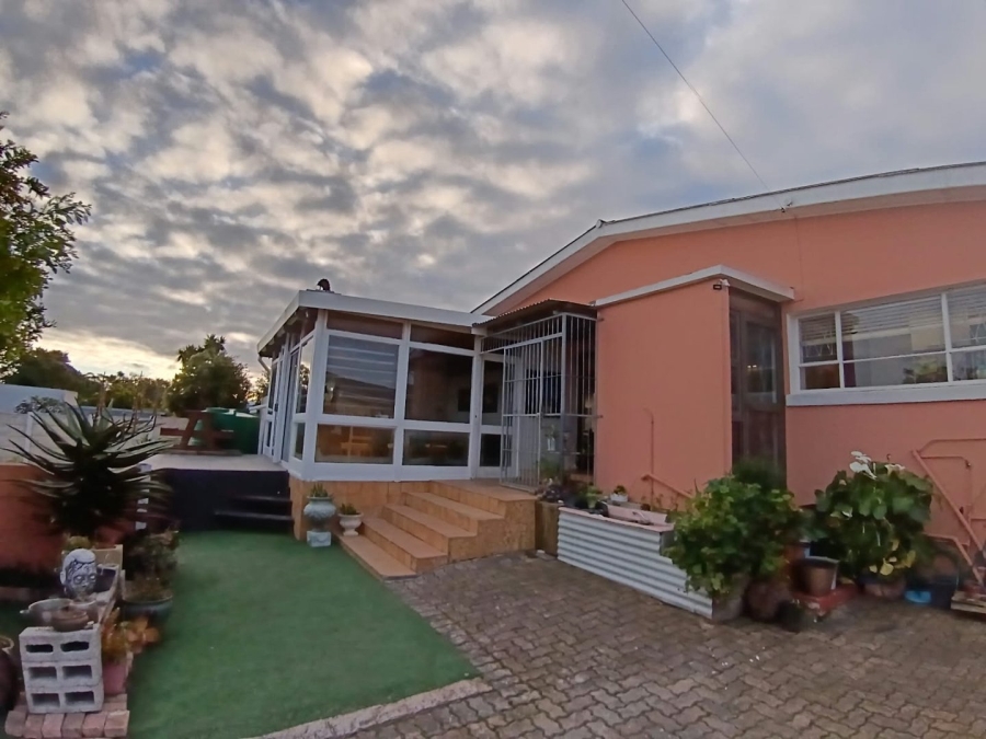 3 Bedroom Property for Sale in Kabega Park Eastern Cape